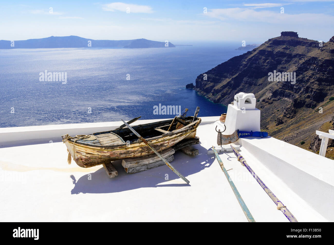 Hotel Arte sul tetto che si affaccia sulla caldera, Firostefani, Santorini, Cicladi Grecia Foto Stock