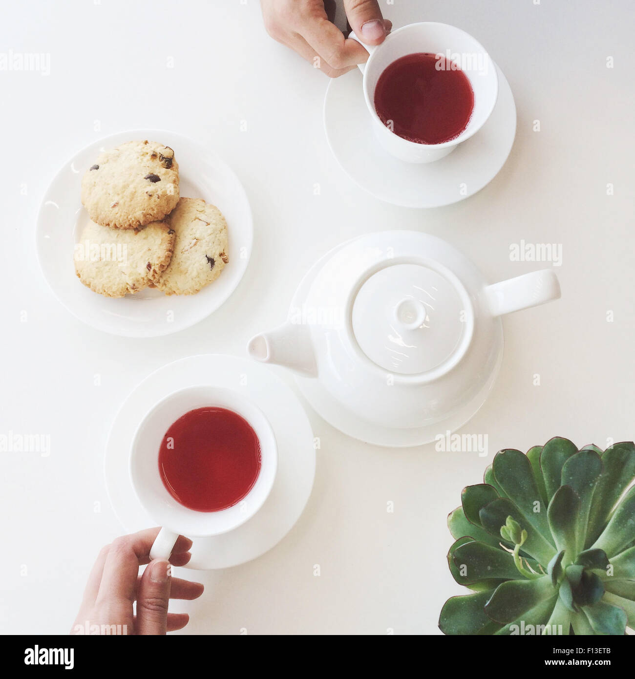 Vista aerea del cookie e tazze di tè Foto Stock