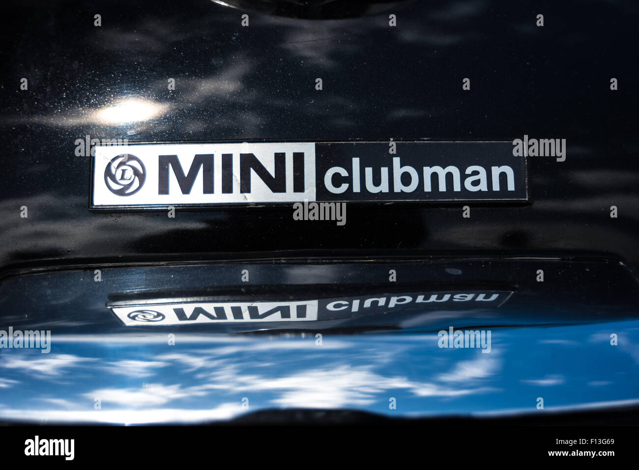 Una Mini Clubman Badge su un mini in occasione di una riunione del motore Standard Club a Cosford Airfield Wolverhampton Regno Unito Foto Stock