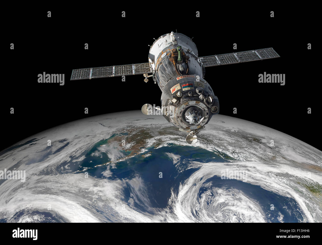 Navicella spaziale Soyuz in orbita attorno alla terra. Gli elementi di questa immagine fornita dalla NASA. Foto Stock