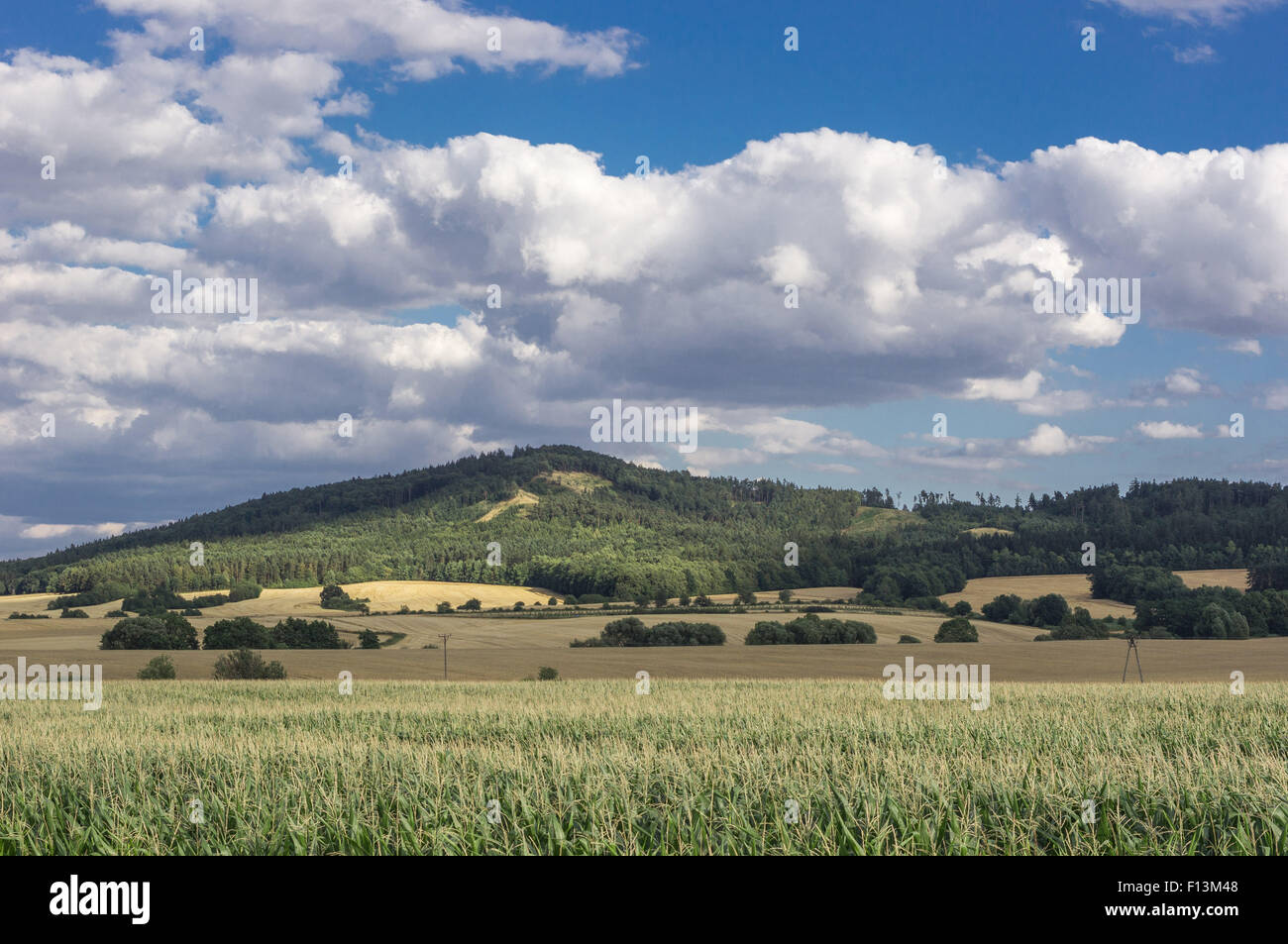 Drammatica cielo nuvoloso sul Monte Sleza Bassa Slesia Zobtenberg Nieder Schlesien Foto Stock