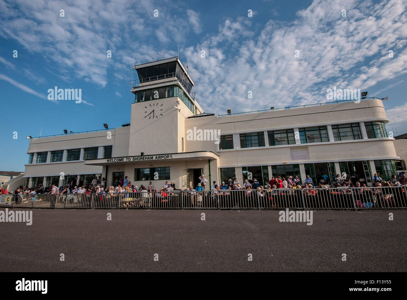 Shoreham Airport Terminal dell edificio è stato inaugurato il 13 giugno 1936. È stato progettato da Stavers Tiltman in stile Art Deco. Brighton City Airport Foto Stock