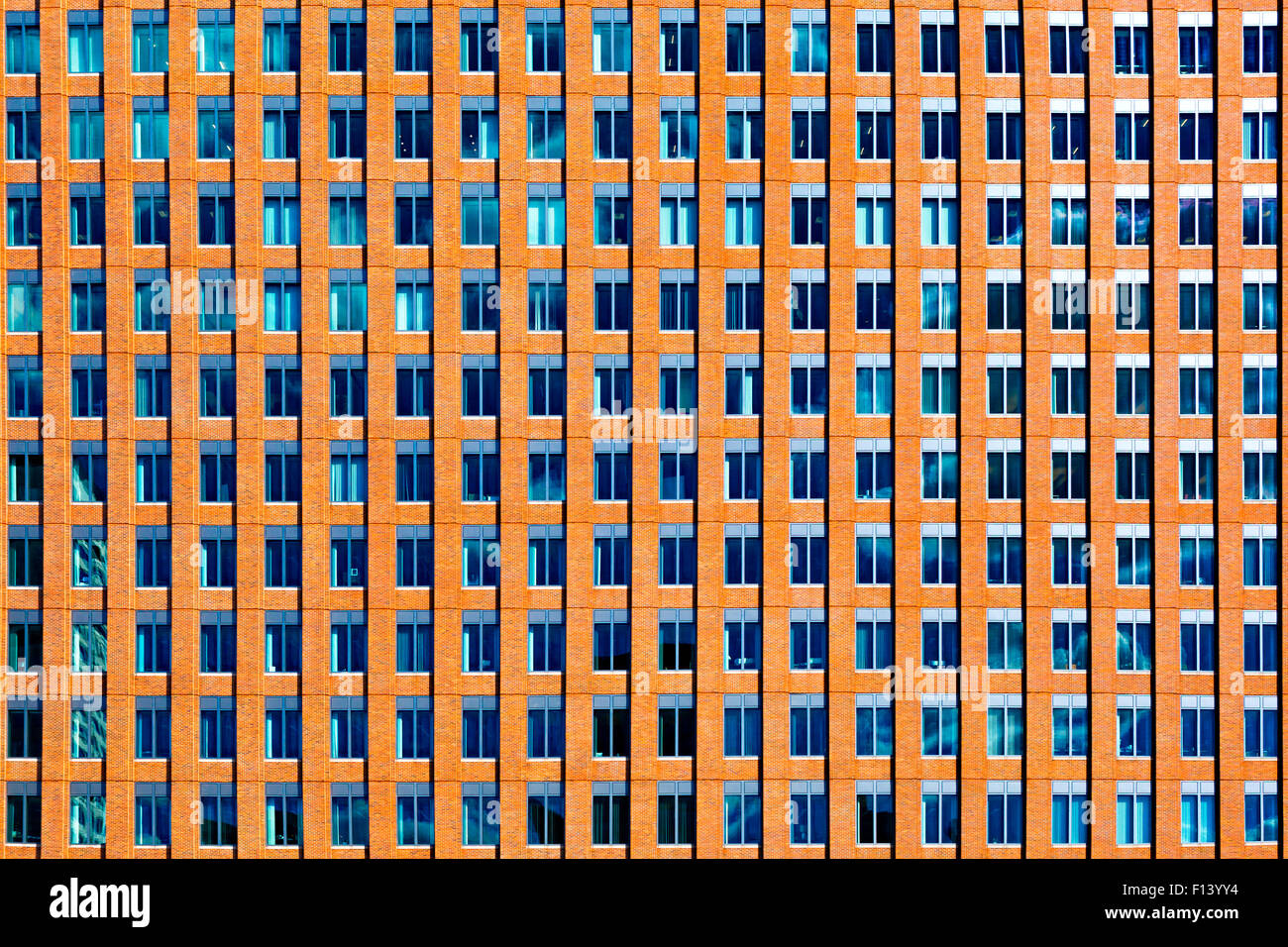 200 Windows su una facciata di edificio in Boston Foto Stock