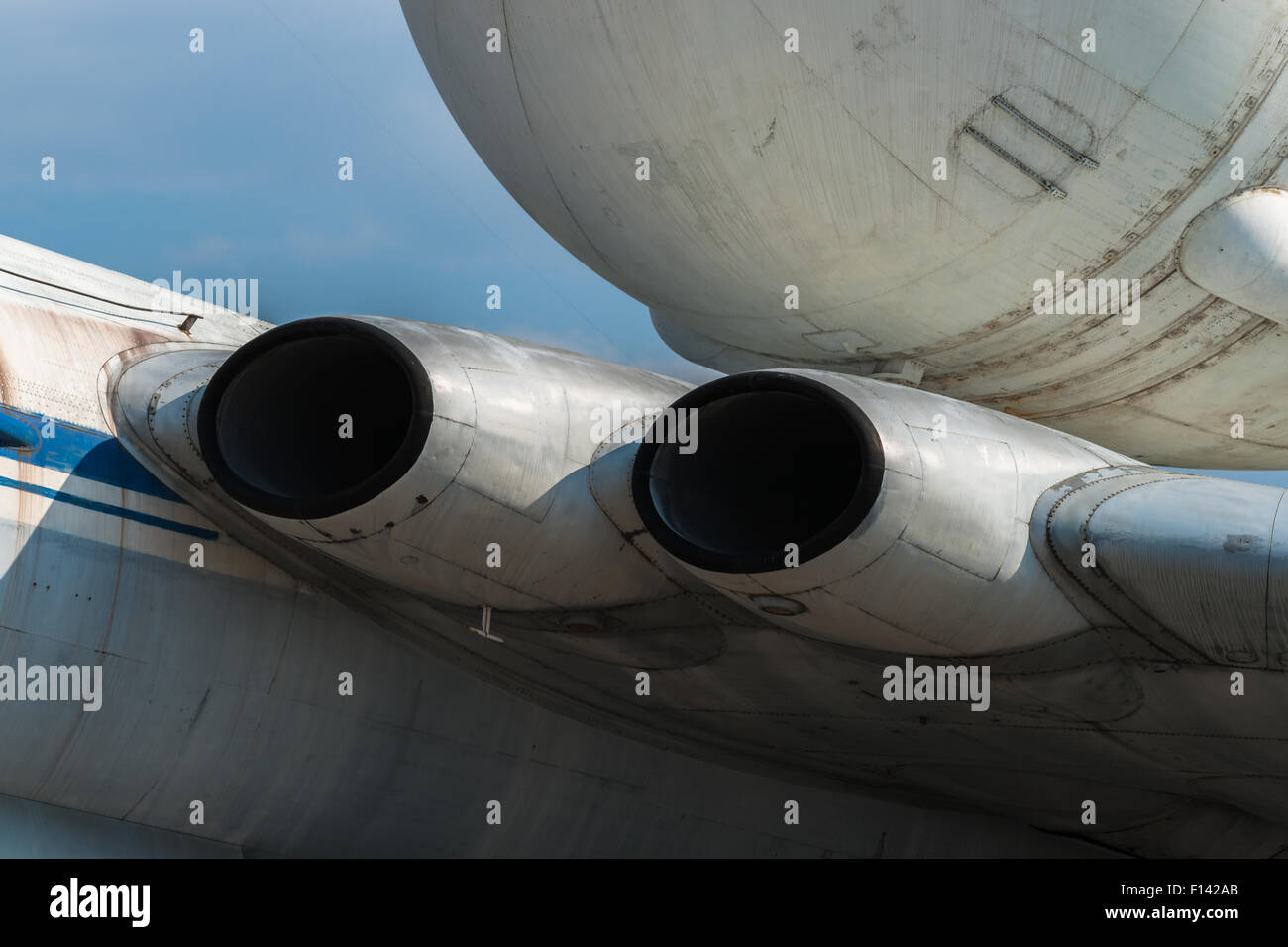 Mosca, Russia, mercoledì 26 agosto, 2015. Il dodicesimo International Moscow Aerospace Show MAKS 2015 è stata aperta nella città Zhukovsky nella regione di Mosca il 25 agosto 2015. Lo scopo della mostra è quello di dimostrare aerospaziale russa realizzazioni, di stipulare contratti e di negoziare progetti internazionali. Myasishchev VM-T Atlant strategico-airlift aeromobili. Esso è stato utilizzato per trasportare rocket booster e sovietica di navette spaziali del programma Buran. Ora sul display alla parte storica della air show. Credito: Alex Immagini/Alamy Live News Foto Stock