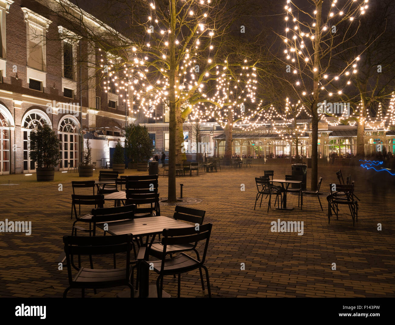 Terrazza illuminata intorno a Natale in amsterdam, Paesi Bassi Foto Stock