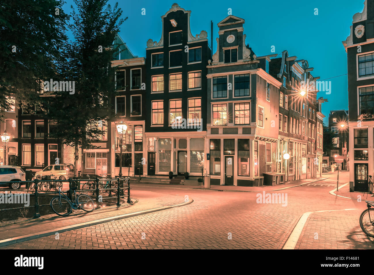 La città di notte vista delle case di Amsterdam Foto Stock