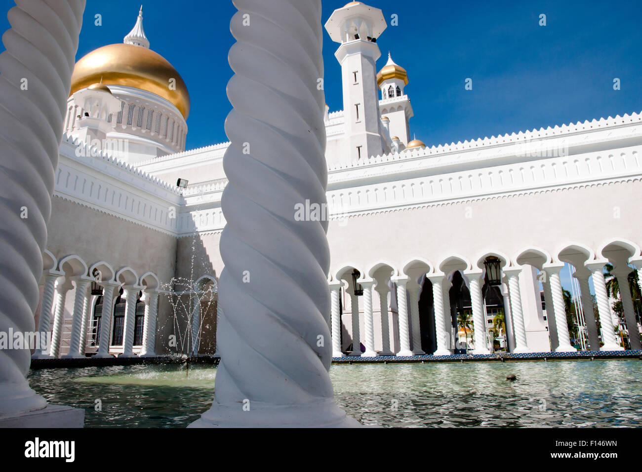 Il sultano Omar Ali Saifuddin Moschea - Brunei Foto Stock
