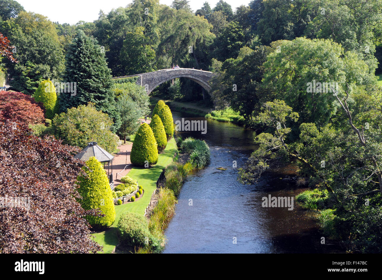 Brig o' Doon, Scozia, il ponte sul fiume Doon dove poeta Scozzese Robbie Burns tratto ispirazione. Foto Stock