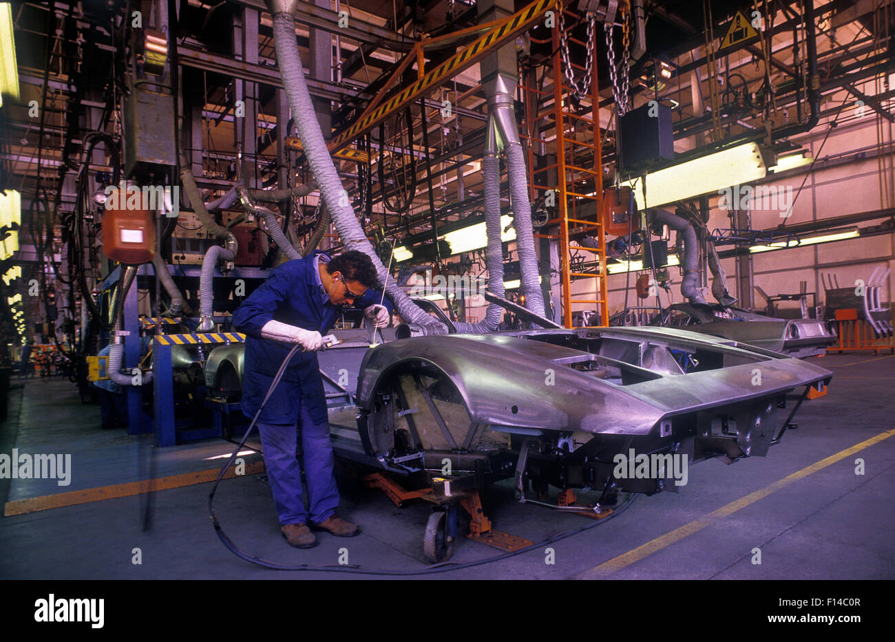 La Ferrari la linea di produzione presso la fabbrica di Maranello in Italia 1987 Foto Stock
