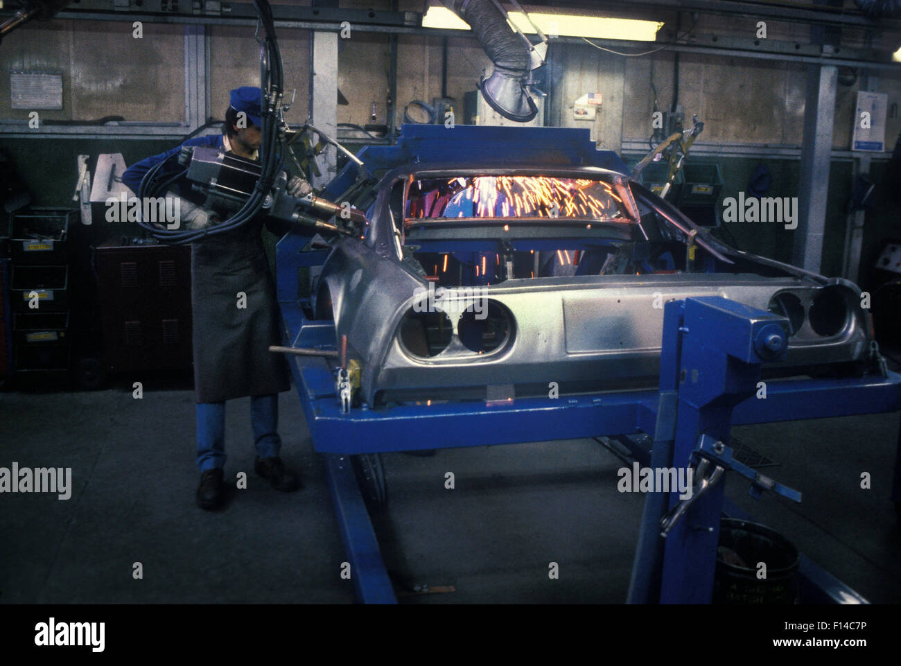 Corpo vettura di fabbricazione presso la fabbrica della Ferrari a Maranello Italia 1987 Foto Stock