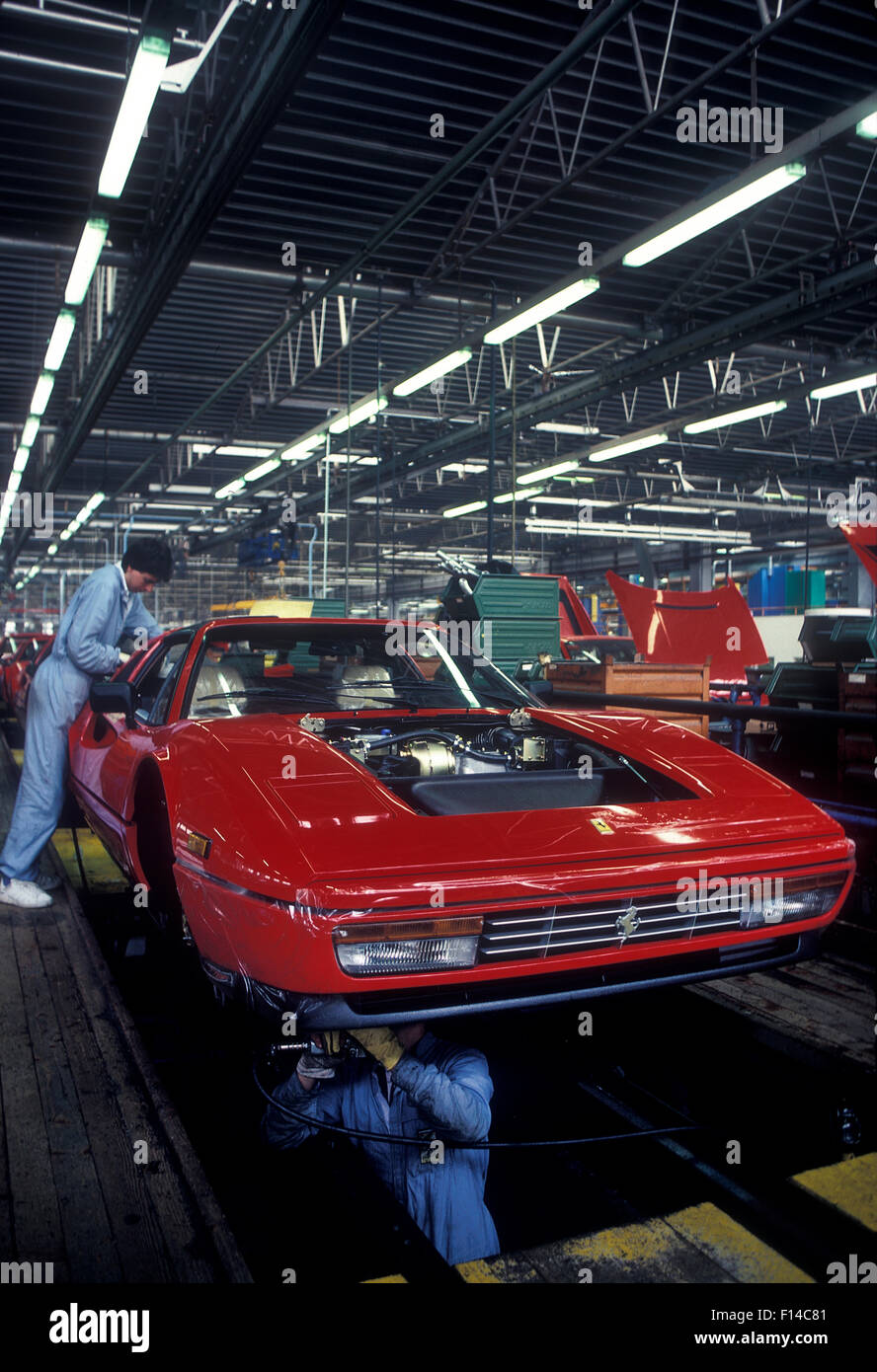 La Ferrari la linea di produzione presso la fabbrica di Maranello in Italia 1987 Foto Stock