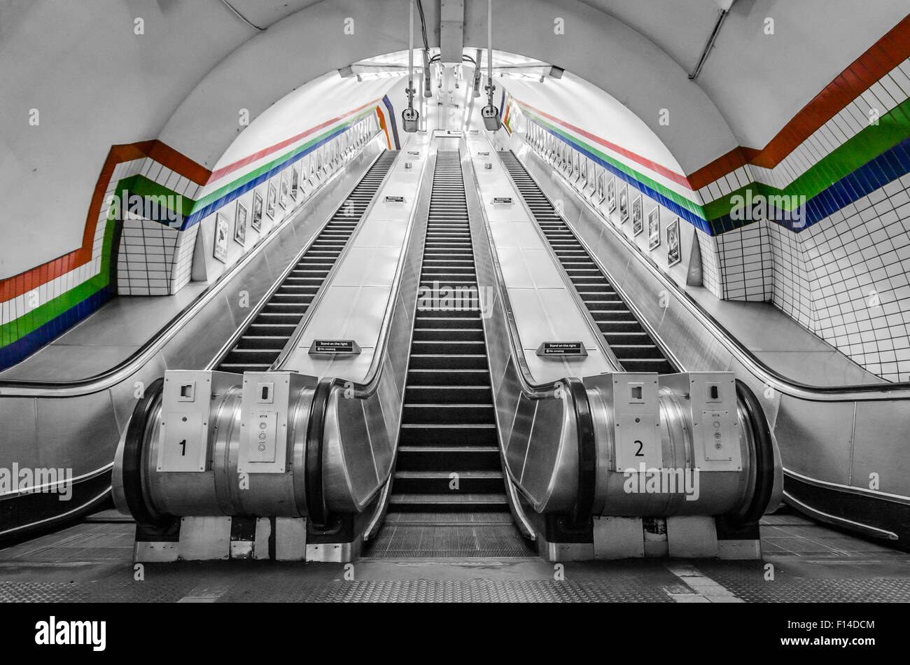 La metropolitana di Londra con colore selettivo evidenziando alcuni dettagli. Foto Stock