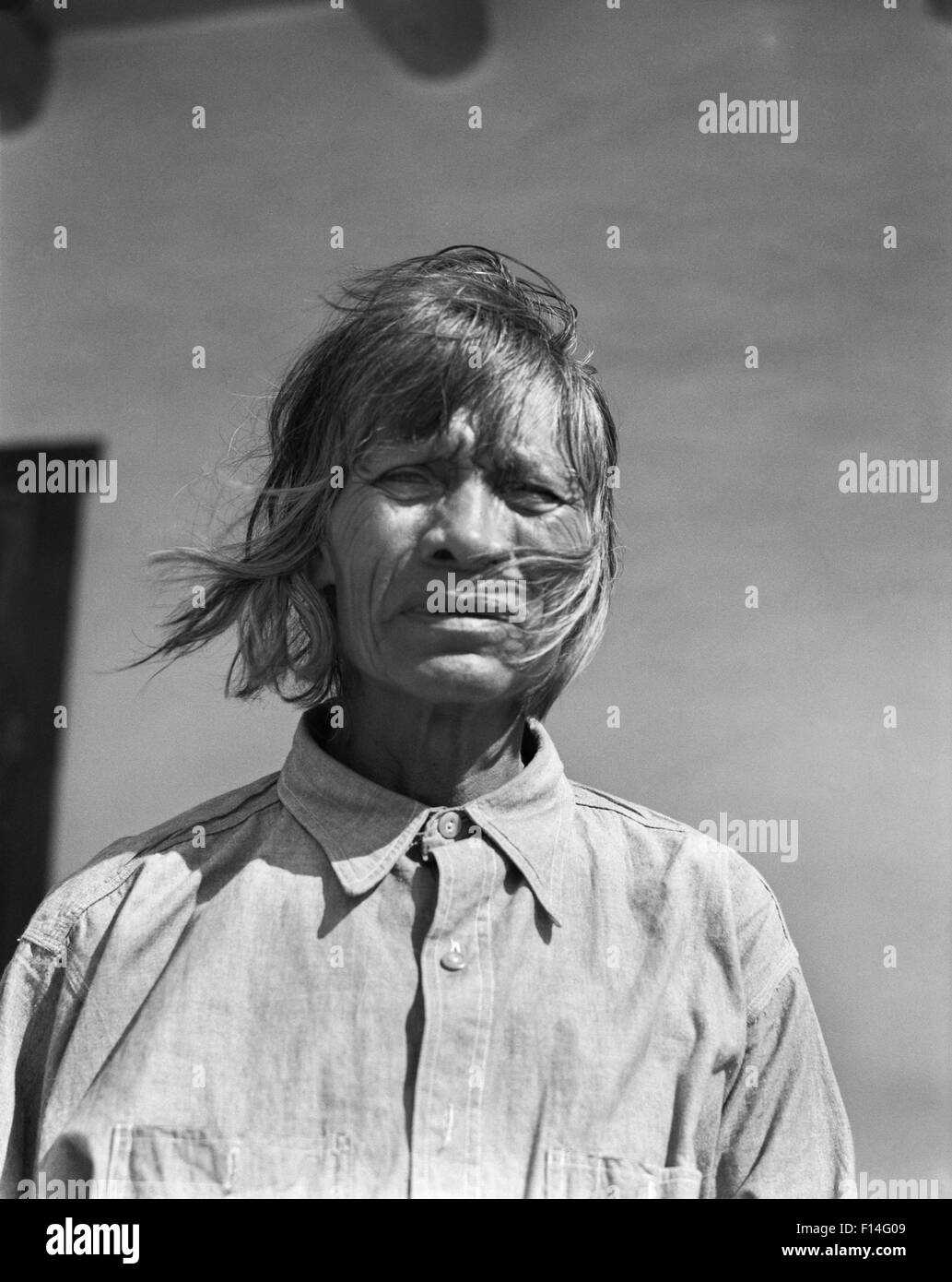 1930s grave ritratto dei nativi americani uomo SENIOR SAN ILDEFONSO PUEBLO NEL NUOVO MESSICO USA Foto Stock