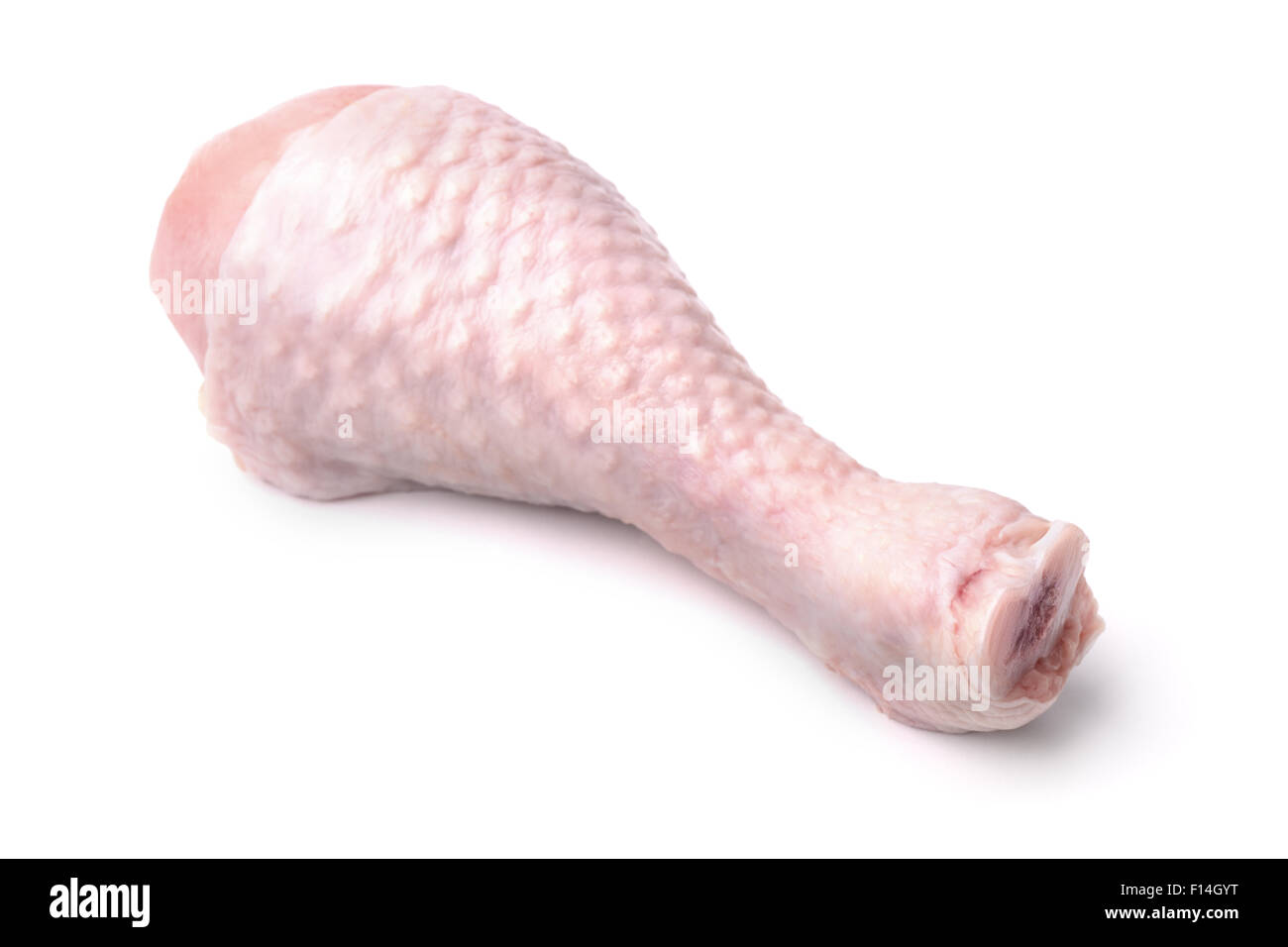 Il pollo crudo coscia isolato su bianco Foto Stock