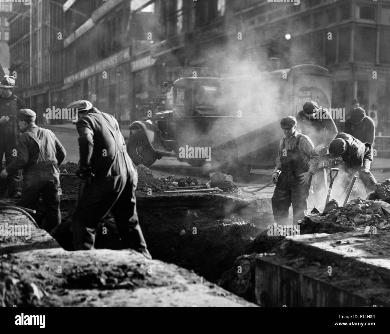 1930 costruzione i lavoratori di strada Fossato di scavo BOSTON MA USA Foto Stock