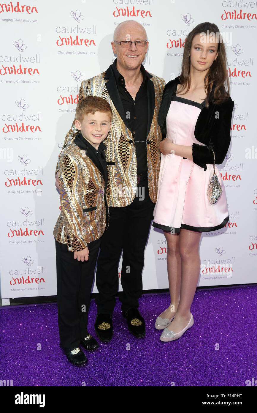 Caudwell bambini sfera a farfalla 2015 - Arrivi con: John Caudwell, famiglia dove: Londra, Regno Unito quando: 25 Giu 2015 Foto Stock