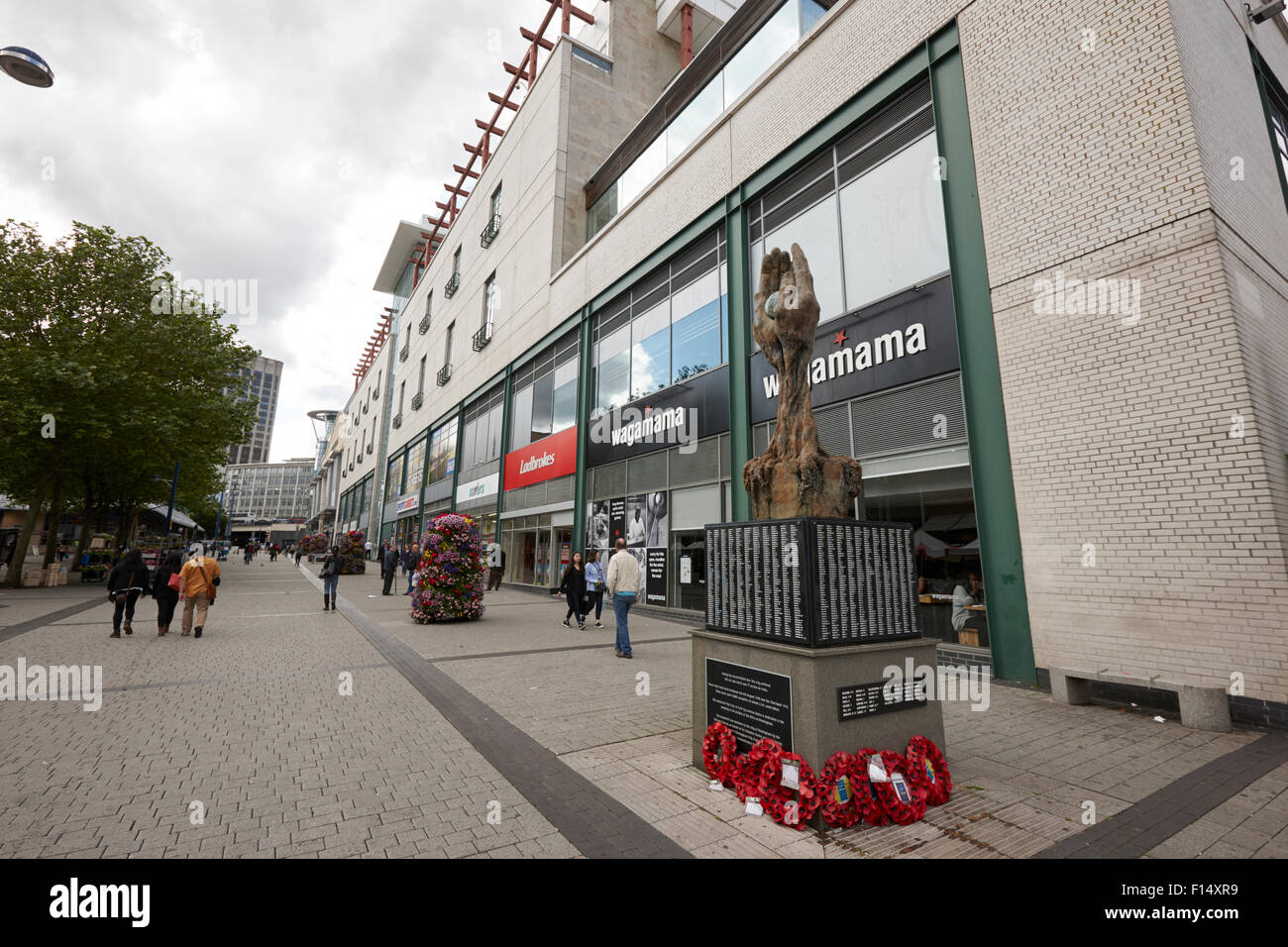 Tree of Life Birmingham Blitz Memorial edgbaston Street UK scultura di lorenzo quinn Foto Stock