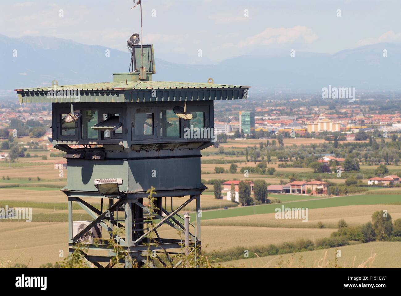 L'Italia, Camp Ederle US Army base di Vicenza, torre di guardia in Longare distacco (ex sito Plutone) Foto Stock