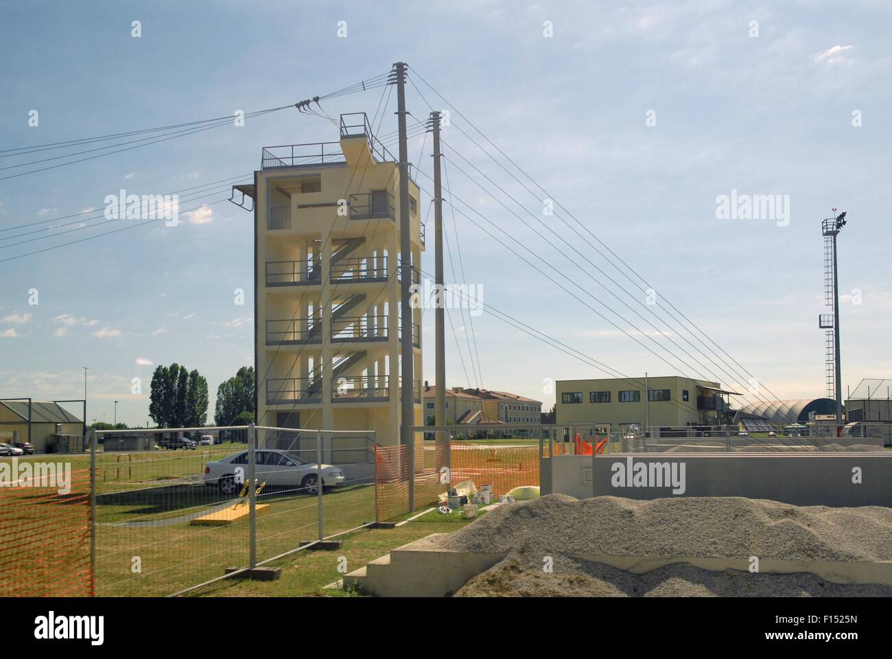 L'Italia, Camp Ederle US Army base di Vicenza, torre di lancio di paracadutisti di formazione Foto Stock