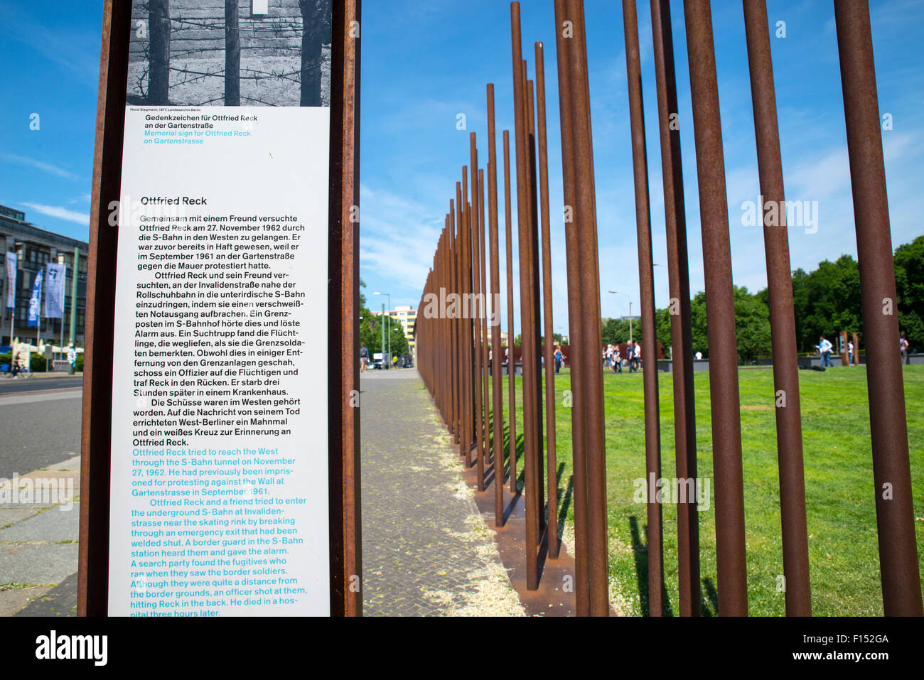 Palo metallico ringhiere, Memoriale del Muro di Berlino, Germania Foto Stock