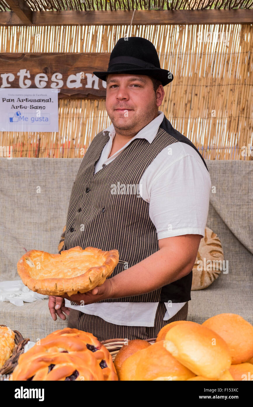 Il pane artigianale in stallo in un mercato di Alcala, Tenerife, Isole Canarie, Spagna. Foto Stock
