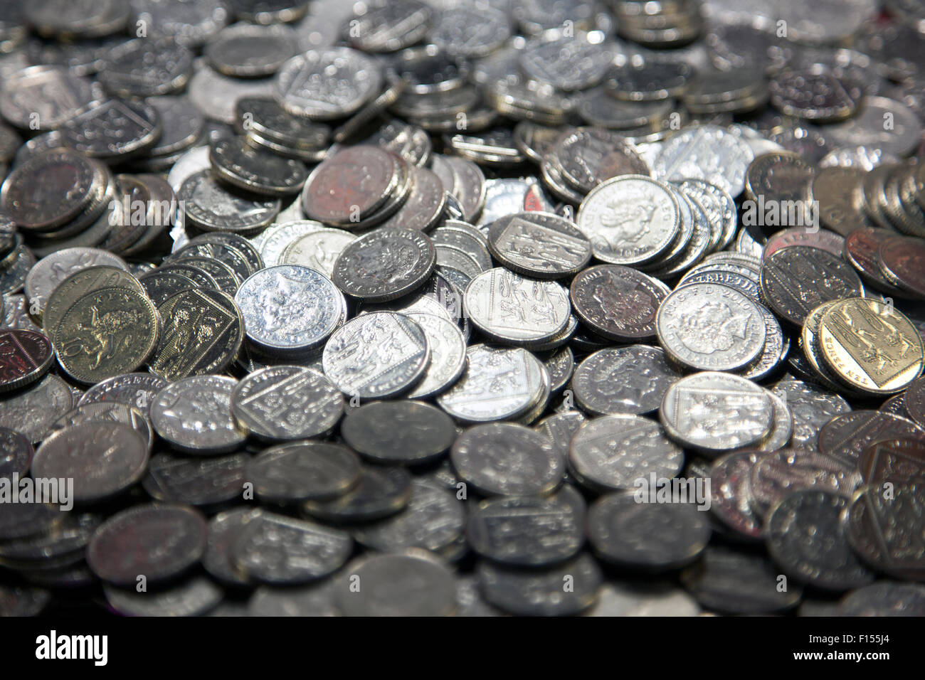 Grande pila di 10 pence monete Foto Stock