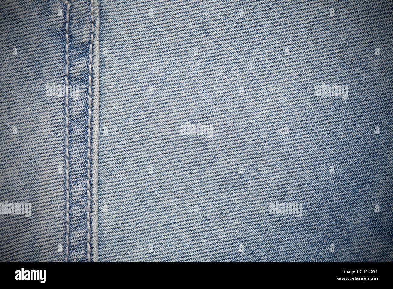 Jeans blu sullo sfondo o tessitura di cotone con seam Foto Stock