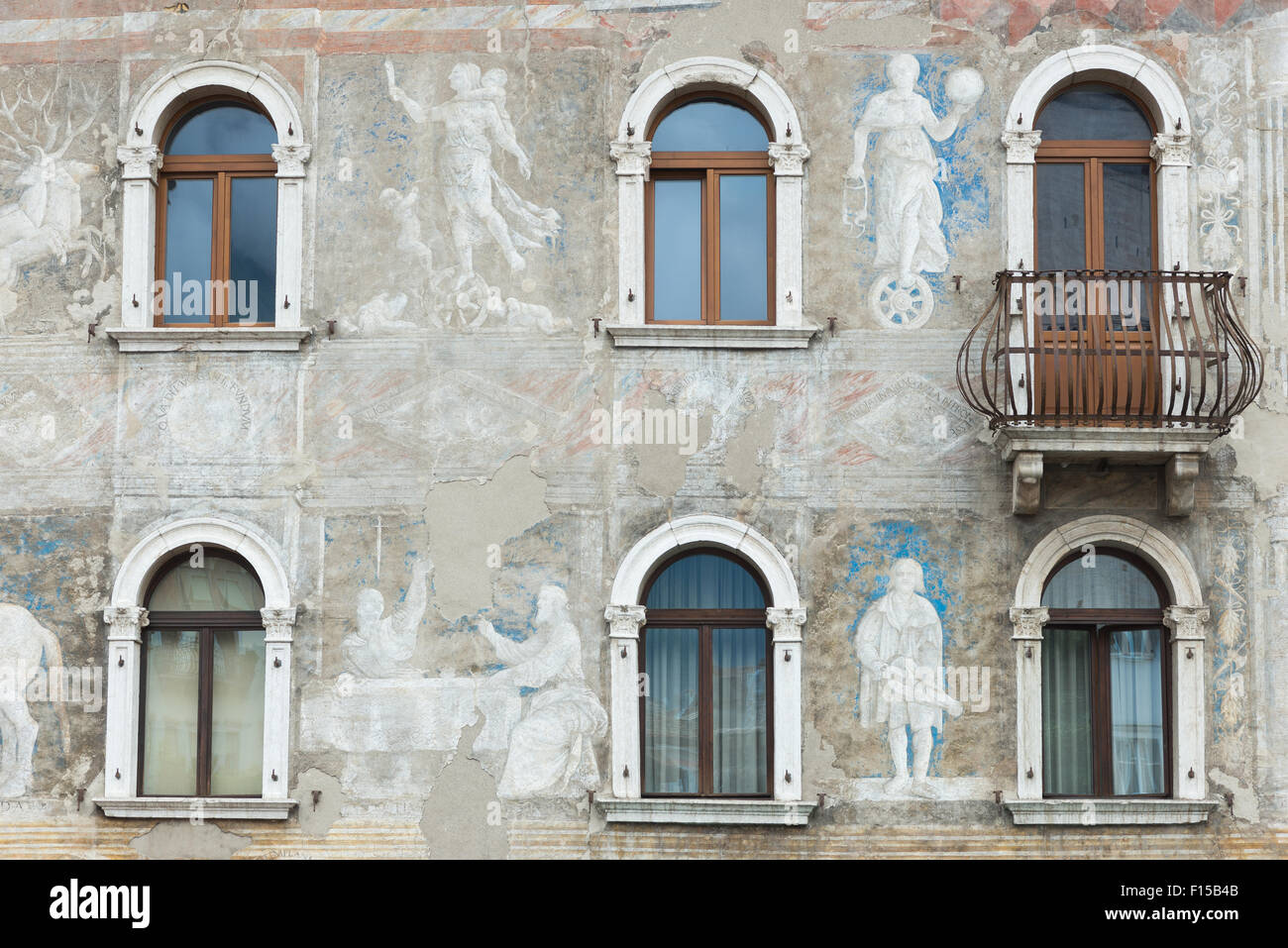 Trento, Italia, dettaglio uno dei due edifici freskengeschmueckten Am Domplatz Foto Stock