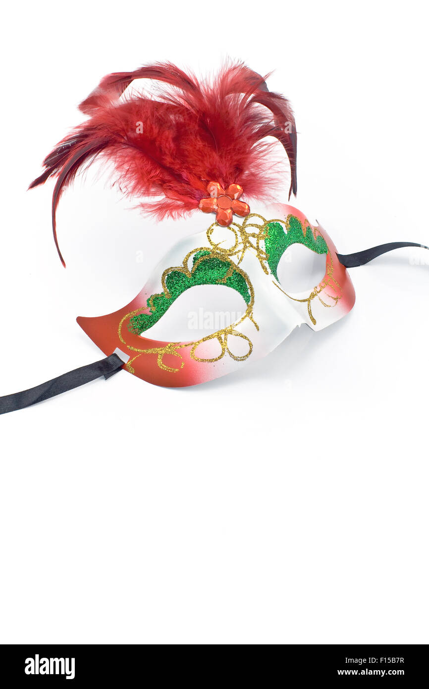 Maschera di carnevale con le piume e diamond isolato su bianco Foto Stock