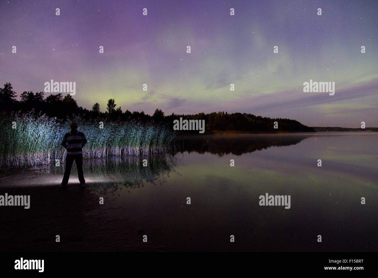 Åland, Mar Baltico, Finlandia, 27 agosto 2015. Una rara estate avvistamento delle luci del Nord per quanto riguarda il sud come l'Arcipelago delle Isole Åland in finlandese del Mar Baltico. Credito: Rob Watkins/Alamy Live News Team Foto Stock