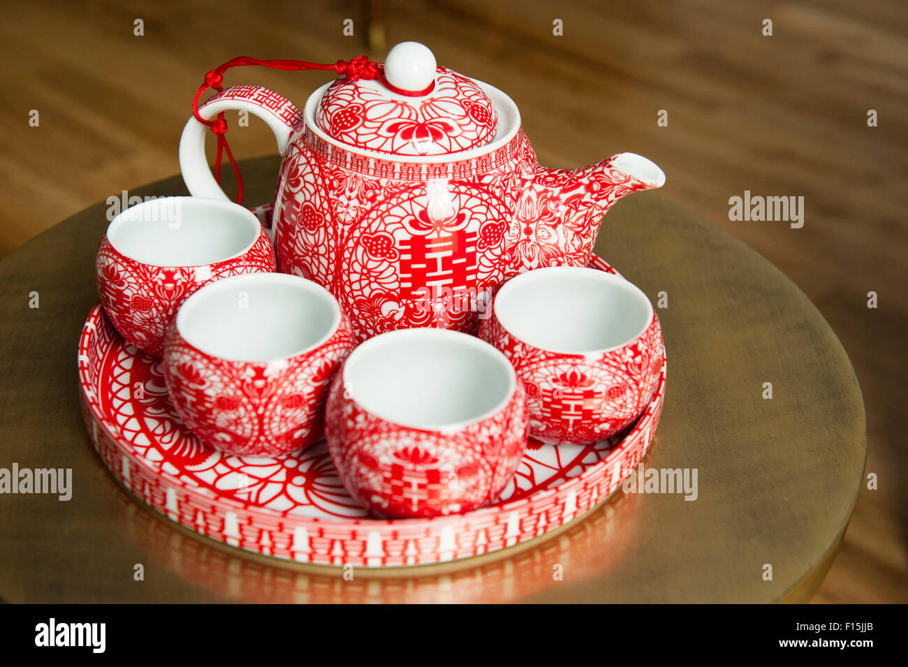 Cinese; cerimonia; tazze; pot; simbolo; tea; tazza da tè; tè pentola; la  tradizione; tradizionale; vassoio; wedding Foto stock - Alamy