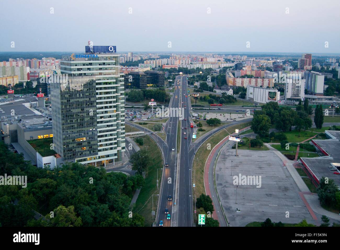 Vista superiore della città di Bratislava ponte strade di edifici Foto Stock