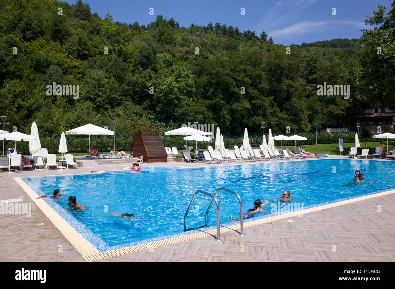 Piscina all'aperto in Ognyanovo, Blagoevgrad Provincia, Bulgaria Foto Stock