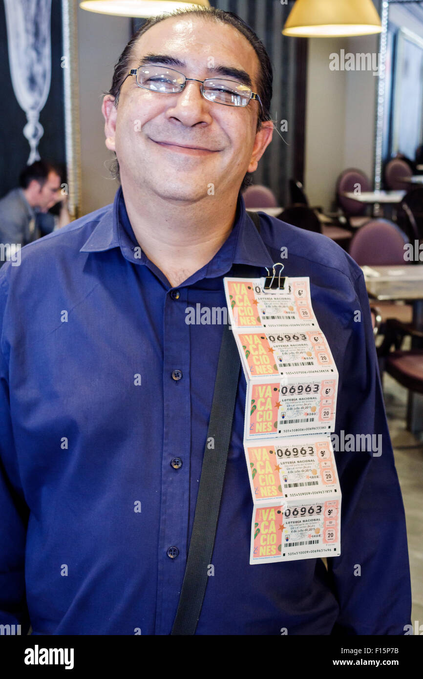 Madrid Spagna,Europa,spagnolo,ispanico,Retiro,venditore biglietti della lotteria,stalla,bancarelle,stand,stand,venditore Foto Stock