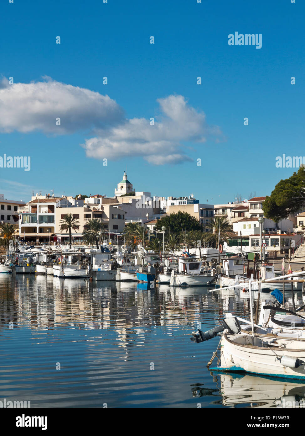 Porto di Cala Ratjada, Maiorca, isole Baleari, Spagna Foto Stock