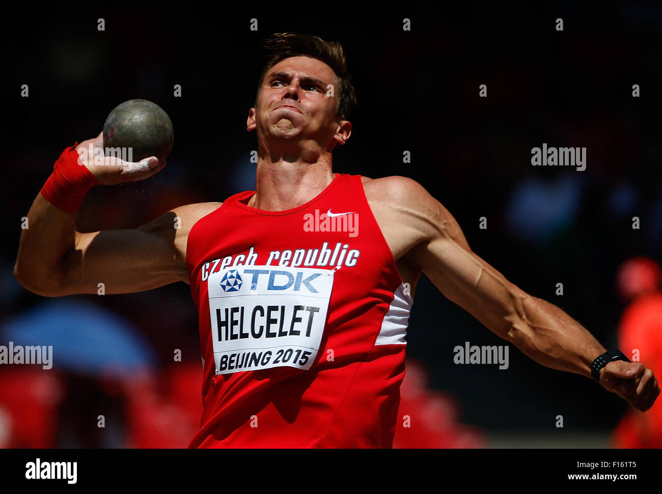 Pechino, Cina. 28 Agosto, 2015. Adam Sebastian Helcelet della Repubblica ceca compete durante gli uomini decathlon colpo messo a concorso la IAAF 2015 Campionati del mondo presso il "nido" dello Stadio Nazionale di Pechino, capitale della Cina, e il agosto 28, 2015. Credito: Wang Lili/Xinhua/Alamy Live News Foto Stock