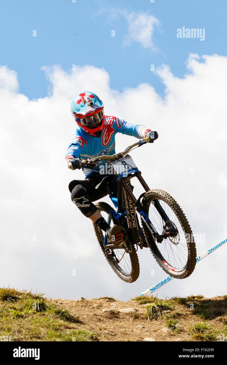 La Val di Sole, Italia - 22 August 2015: Ms Mondraker Team Rider Hart Danny in azione durante la mens elite in discesa finale della Coppa del Mondo a Uci Mountain Bike in Val di Sole, Trento, Italia Foto Stock