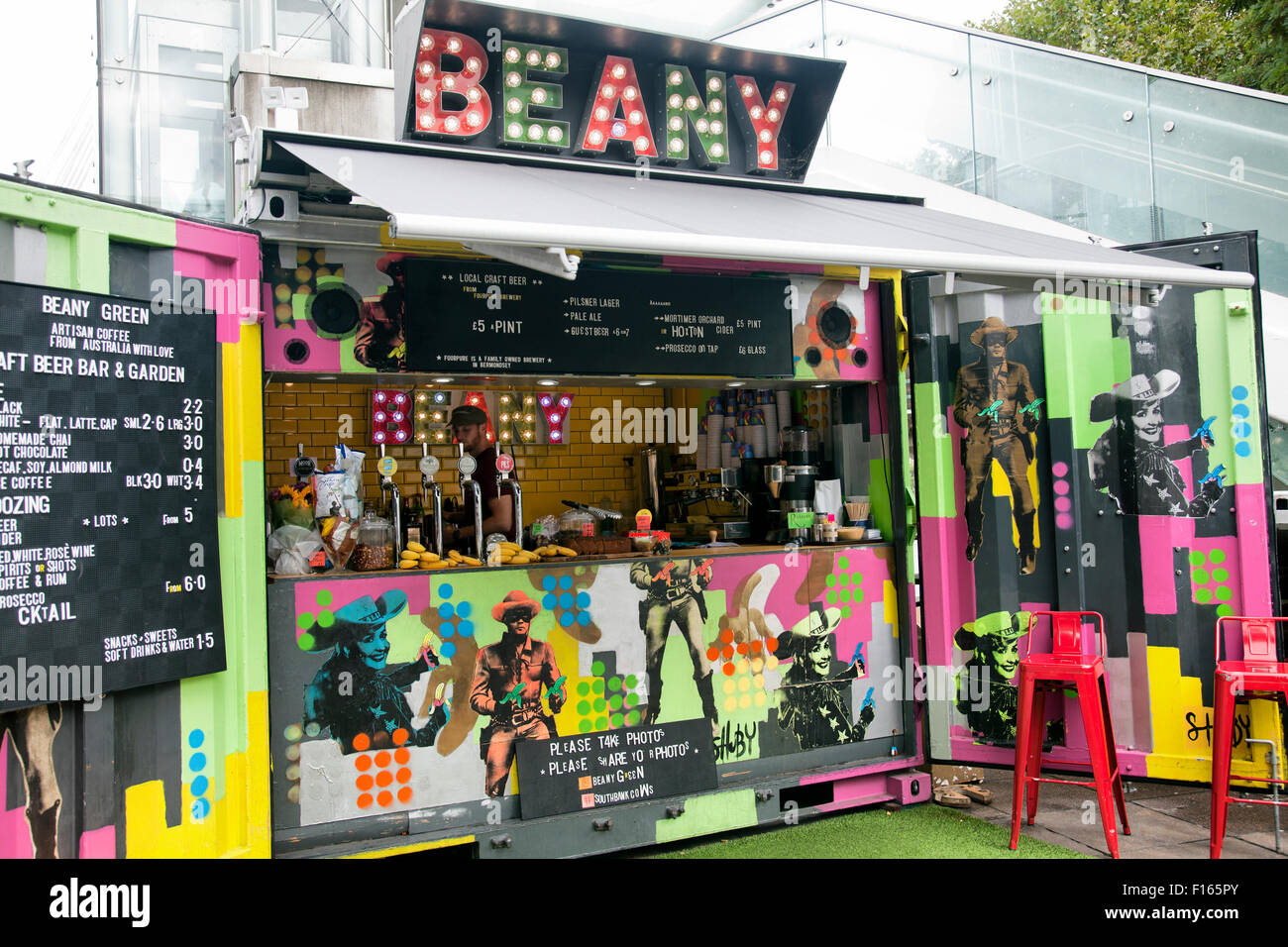 Beany fornitore verde chiosco sulla Royal Festival Hall terrapieno in London REGNO UNITO Foto Stock