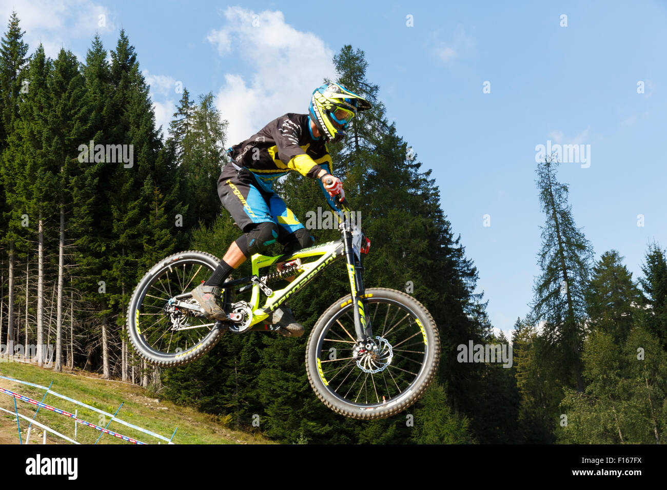 La Val di Sole, Italia - 22 August 2015: Bergamont componenti Hayes Factory Team rider Masters Edward, in azione durante la mens Foto Stock