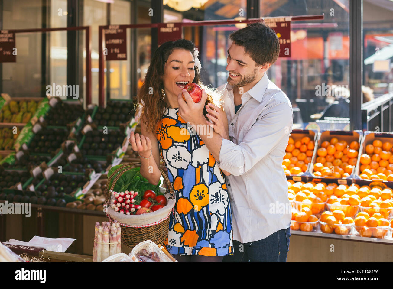 Matura per fare shopping a Parigi Foto Stock