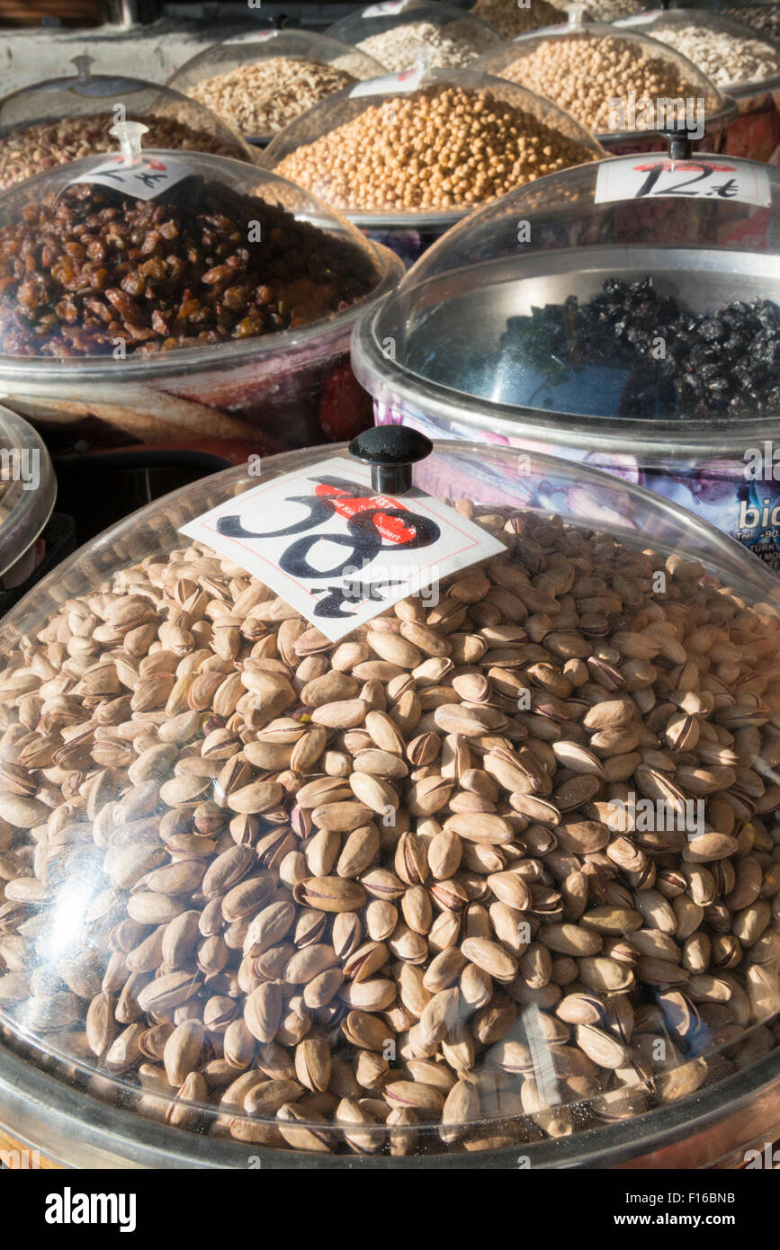 Il pistacchio in vendita. Mercato. Gaziantep. Anatolia orientale. La Turchia. Foto Stock