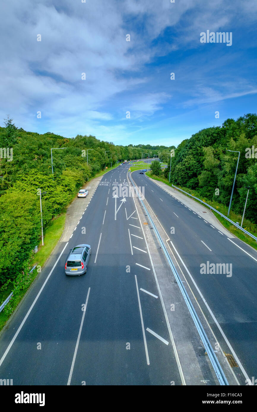 La strada a doppia carreggiata in direzione di Preston in Lancashire Foto Stock