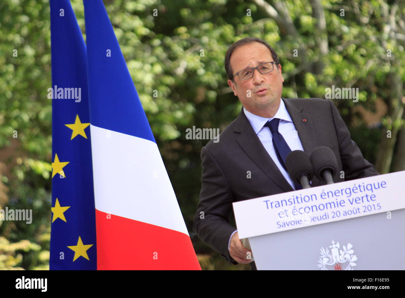 Il Presidente francese Francois Hollande presso il Parco Naturale Regionale Bauges, per la firma di un accordo di TEPOS. Foto Stock