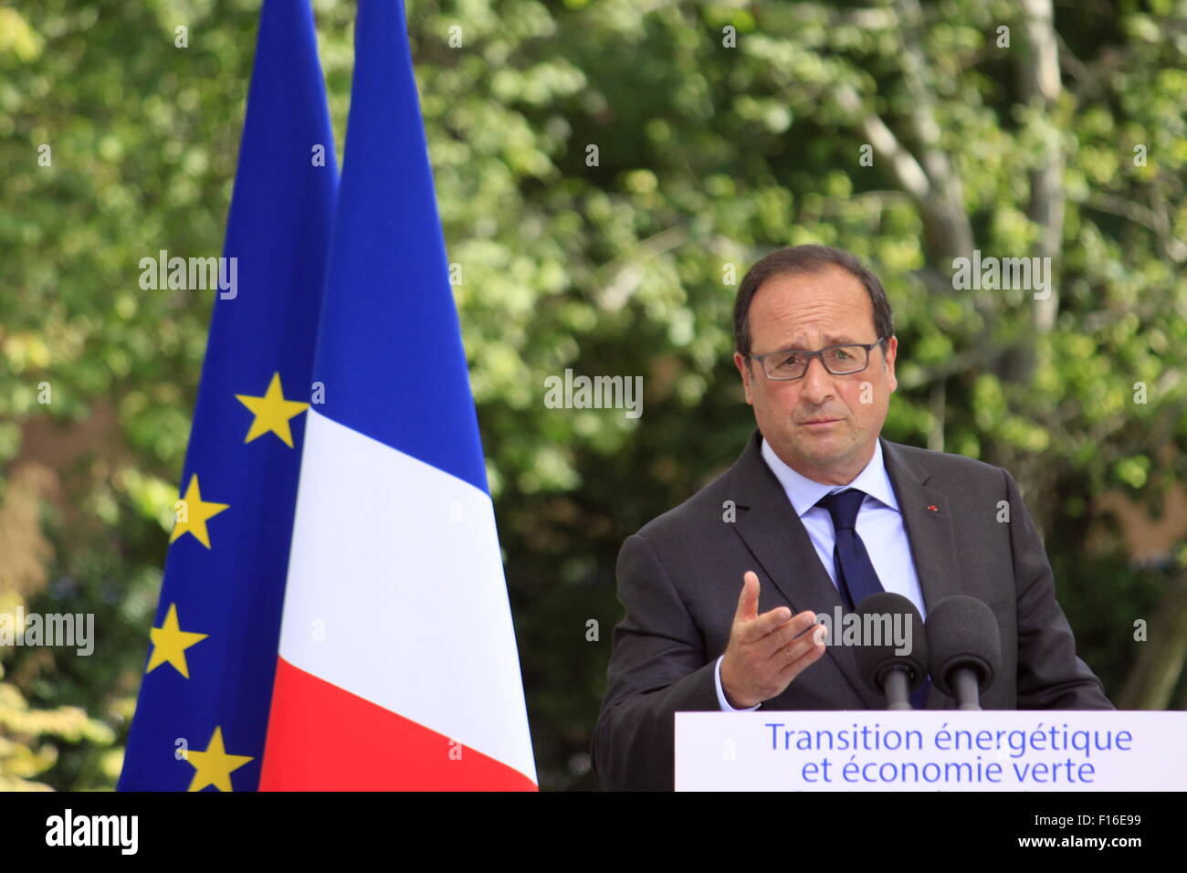 Il Presidente francese Francois Hollande presso il Parco Naturale Regionale Bauges, per la firma di un accordo di TEPOS. Foto Stock