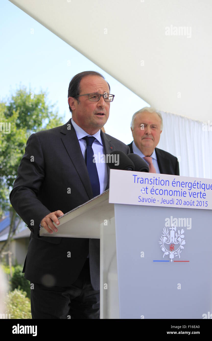 Il Presidente francese Francois Hollande presso il Parco Naturale Regionale Bauges, per la firma di un accordo di TEPOS. Foto Stock