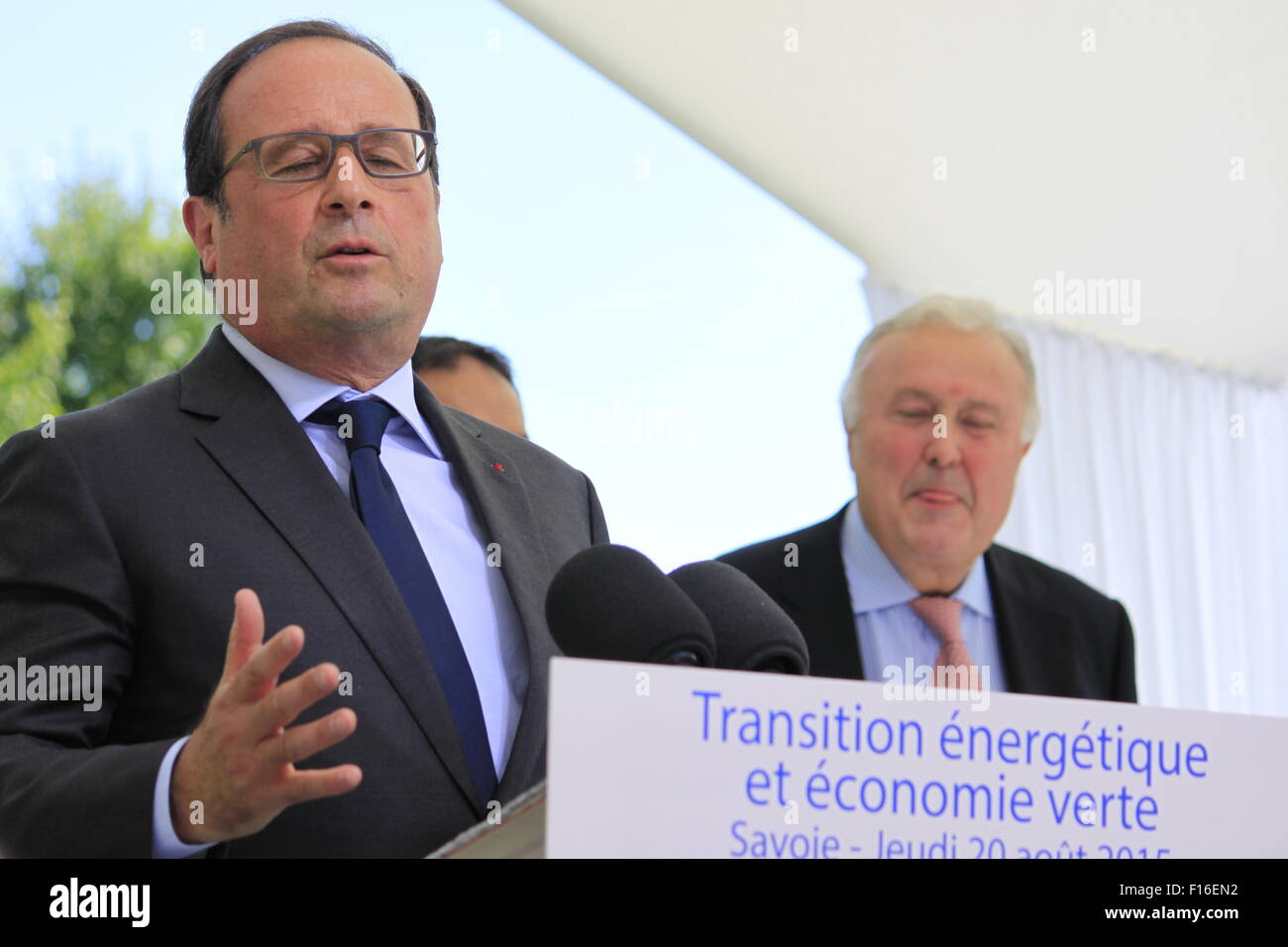 Il Presidente francese Francois Hollande presso il Parco Naturale Regionale Bauges, per la firma di un accordo di TEPOS. Foto Stock