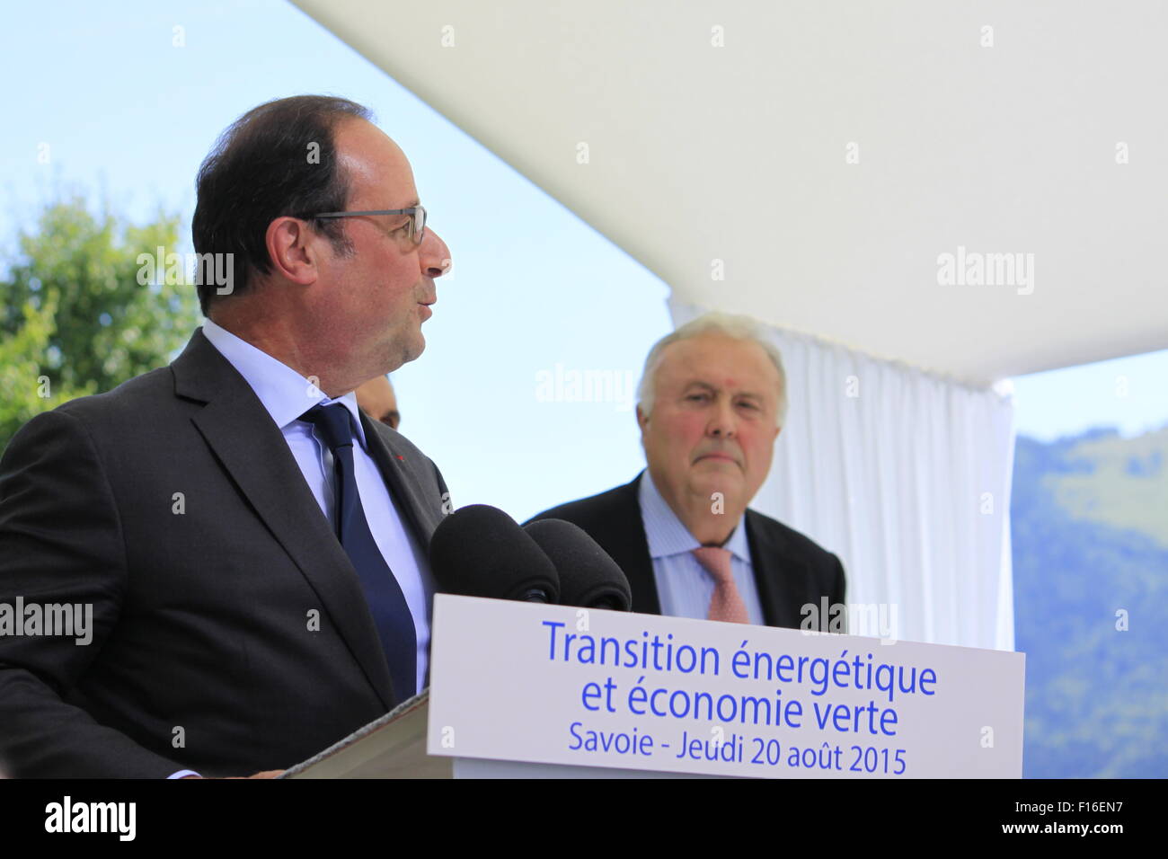 Il Presidente francese Francois Hollande presso il Parco Naturale Regionale Bauges, per la firma di un accordo di TEPOS. Foto Stock