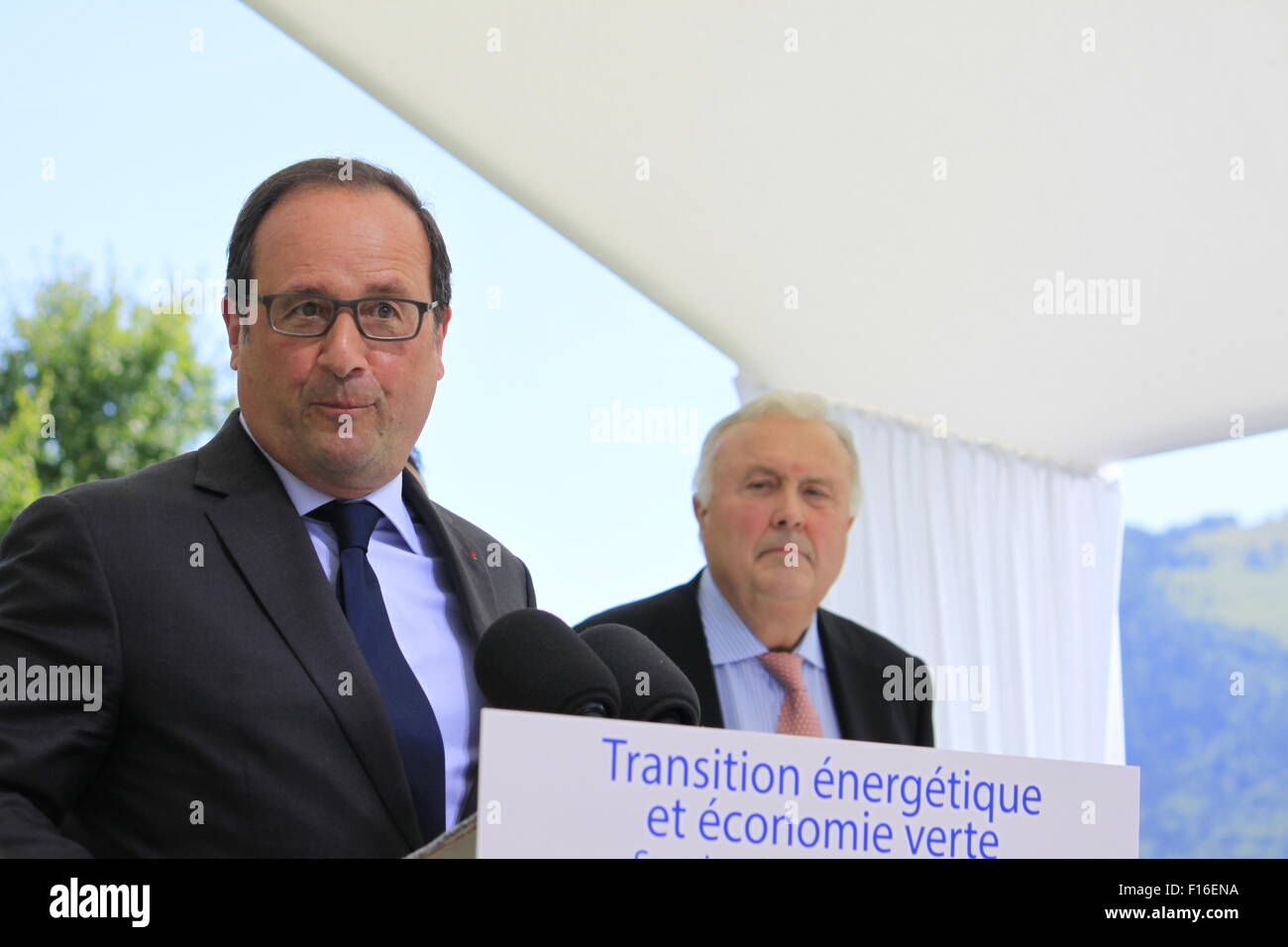 Il Presidente francese Francois Hollande presso il Parco Naturale Regionale Bauges, per la firma di un accordo di TEPOS. Foto Stock