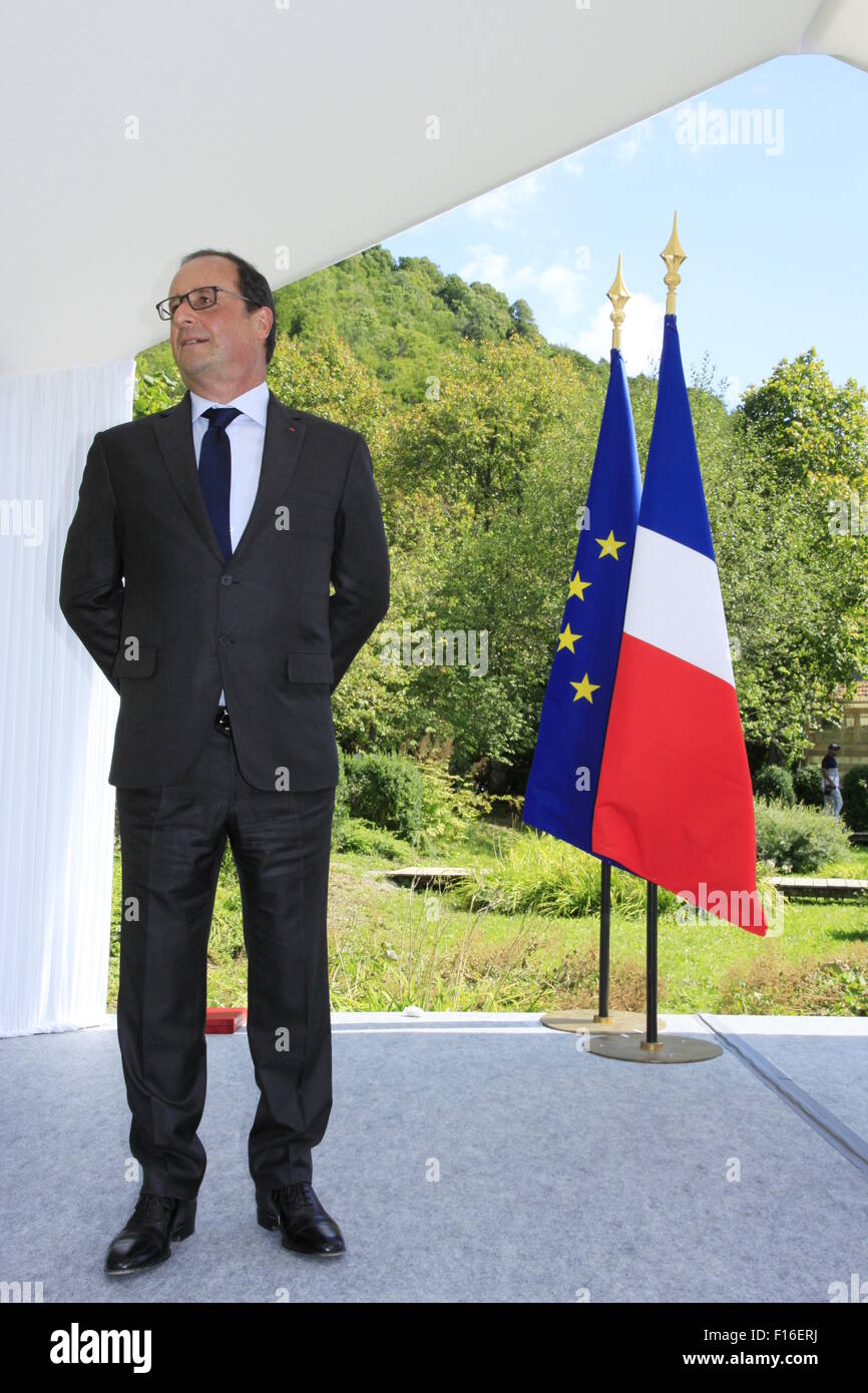 Il Presidente francese Francois Hollande presso il Parco Naturale Regionale Bauges, per la firma di un accordo di TEPOS. Foto Stock