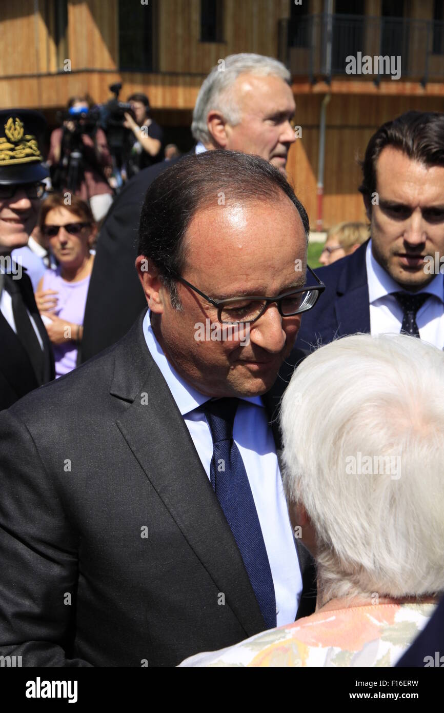 Il Presidente francese Francois Hollande presso il Parco Naturale Regionale Bauges, per la firma di un accordo di TEPOS. Foto Stock